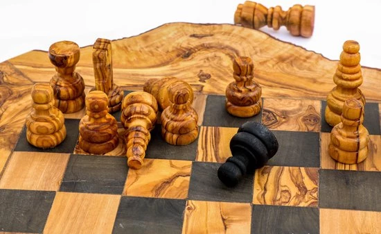 HappyWoods - Handgemaakte Olijfhouten Rustic Schaakspel - 30 Cm - Olijfhouten Schaakbord Met Schaak Stukken - Schaakset - Schaakspellen Schaakspel Hout Volwassenen Schaakborden Kinderen (+ Gratis Beeswax ) 7 HappyWoods - Handgemaakte Olijfhouten Rustic Schaakspel - 30 Cm - Olijfhouten Schaakbord Met Schaak Stukken - Schaakset - Schaakspellen Schaakspel Hout Volwassenen Schaakborden Kinderen (+ Gratis Beeswax ) - Afbeelding 5