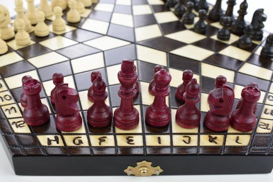 Chess The Game - Schaakspel Voor 3 Personen - Middelgroot Formaat - Uniek Schaakspel! 7 Chess The Game - Schaakspel Voor 3 Personen - Middelgroot Formaat - Uniek Schaakspel! - Afbeelding 5