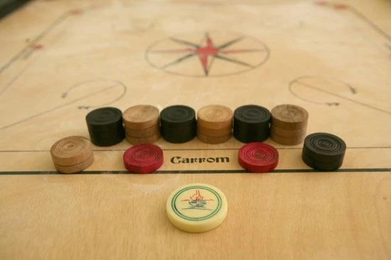 Ubergames Carrom - Hardhout - Offici Le 74x74 Cm Wedstrijd Maat Top Kwaliteit 5 Ubergames Carrom - Hardhout - Offici Le 74x74 Cm Wedstrijd Maat Top Kwaliteit - Afbeelding 3