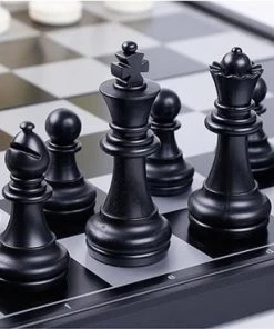 Chess Luxe Schaakbord - Inklapbare Schaakbord - Magnetische Schaakbord - Professionele Kunststof Schaakbord 32x32cm -klassieke-spellen Winkel 550x368 2