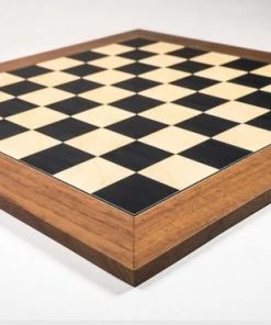 Raindroptime.com Luxe Schaakbord Zwart En Esdoorn 50 Cm Met Walnoot Rand - Veldmaat 50 Mm - Maat 5 -klassieke-spellen Winkel 550x372 4