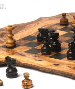 HappyWoods - Handgemaakte Olijfhouten Rustic Schaakspel - 49 Cm - Olijfhouten Schaakbord Met Schaak Stukken - Schaakset - Schaakspellen Schaakspel Hout Volwassenen Schaakborden Kinderen - Cadeau (+ Gratis Beeswax ) -klassieke-spellen Winkel 550x435 1