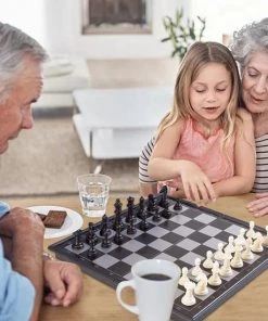 VoordeelShop Schaakbord Magnetisch - Opklapbaar Met Schaakstukken - 32cm X 32cm - Schaakspel - Dambord - Bordspellen - Spellen -klassieke-spellen Winkel 550x550 109