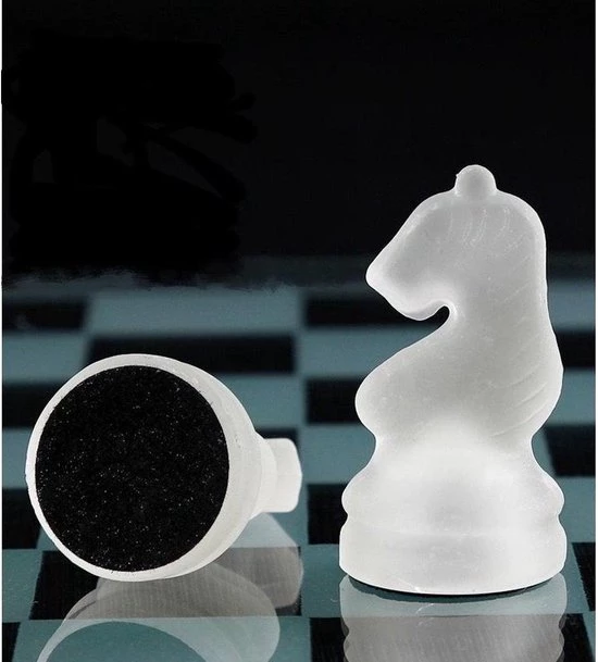 Nixnix Schaakbord 35x35cm - Schaakbord Glas - Luxe Schaakbord - Schaakspel - XL Formaat 4 Nixnix Schaakbord 35x35cm - Schaakbord Glas - Luxe Schaakbord - Schaakspel - XL Formaat - Afbeelding 2