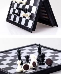 VoordeelShop Schaakbord Magnetisch - Opklapbaar Met Schaakstukken - 32cm X 32cm - Schaakspel - Dambord - Bordspellen - Spellen -klassieke-spellen Winkel 550x756 1